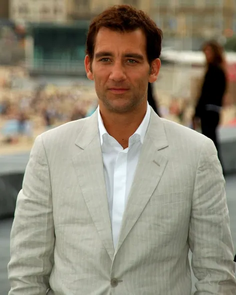 Clive Owen Wife, Biography, Net Worth, Movies & Life Story