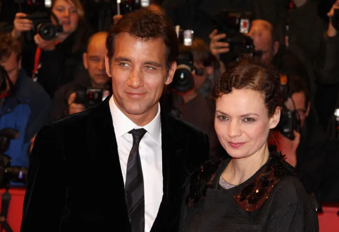 Clive Owen Wife, Biography, Net Worth, Movies & Life Story