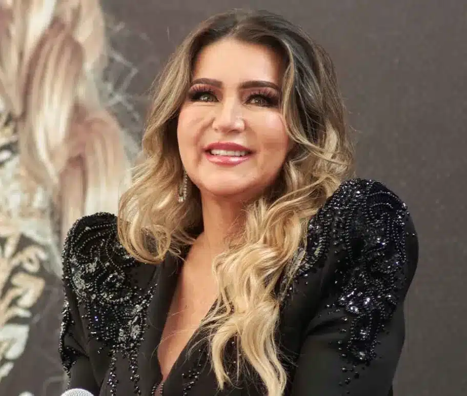 Alicia Villarreal Age, Net Worth, Career, Family, and Personal Life