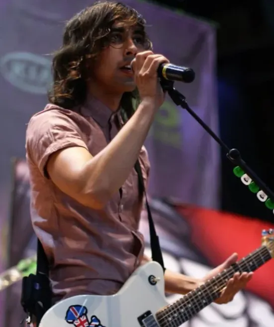 Vic Fuentes Height, Age, Net Worth, Relationship, Career & More 