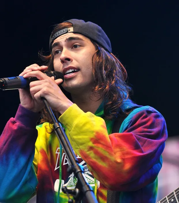 Vic Fuentes Height, Age, Net Worth, Relationship, Career & More 