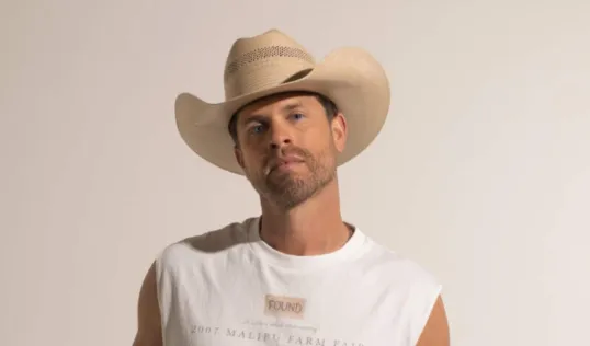 dustin lynch wife
