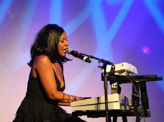 Angela Winbush Age, Net Worth, Height, Career, Family & More